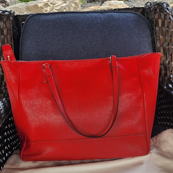 Coach Red Tote Bag with Structured Design - Picture 5 of 7